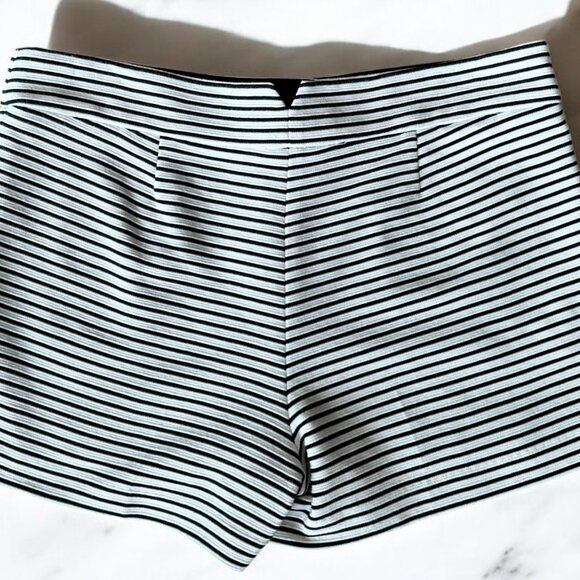 BCBG MaxAzria Black White Striped Low Rise Ribbed Shorts M - Picture 5 of 6